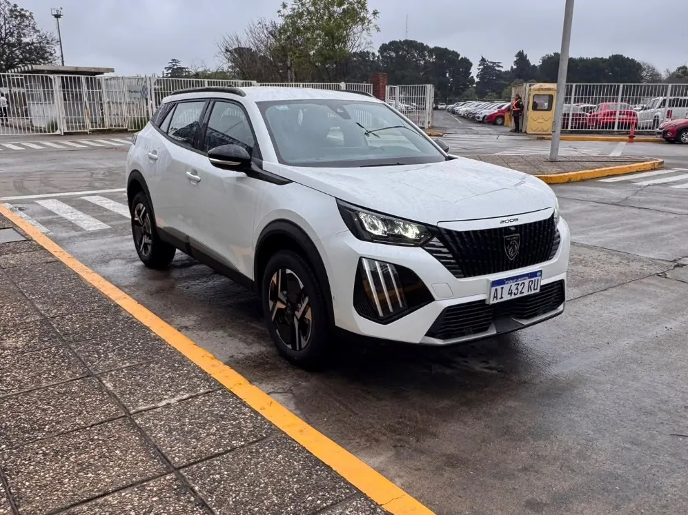 Peugeot 2008 Allure T200 AT 2026