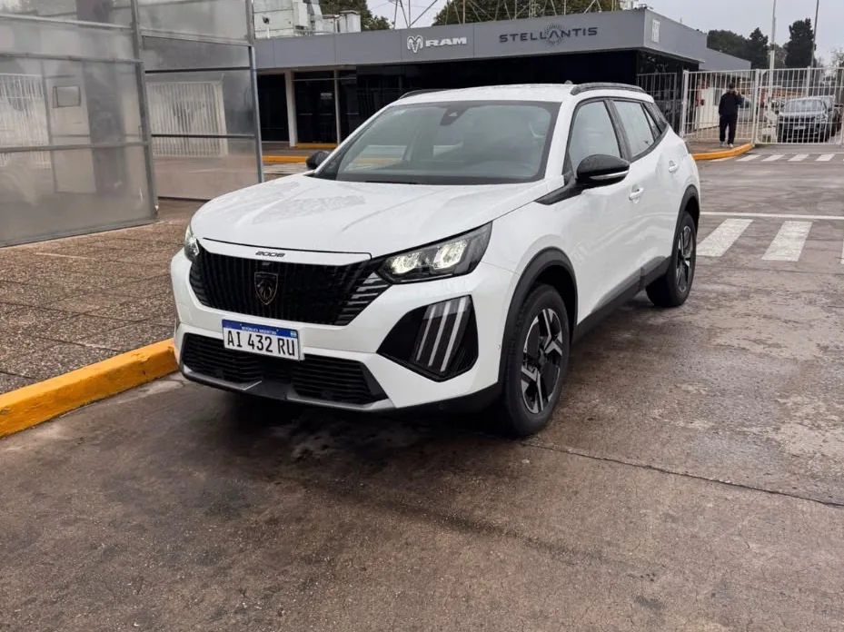 Peugeot 2008 Allure T200 AT 2026