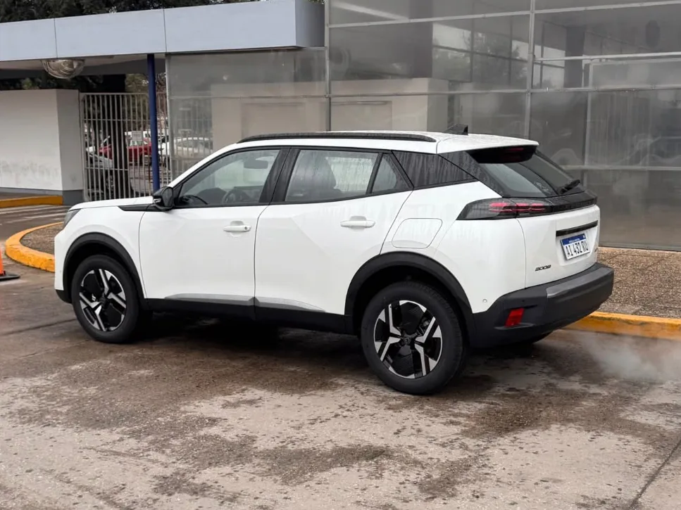 Peugeot 2008 Allure T200 AT 2026
