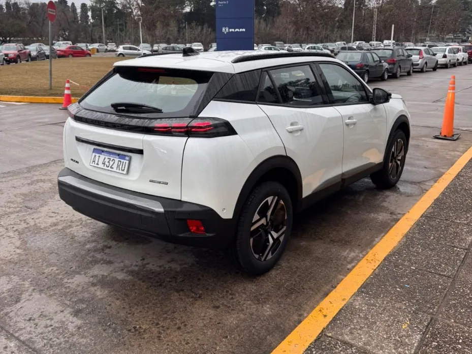 Peugeot 2008 Allure T200 AT 2026