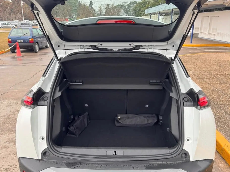 Peugeot 2008 Allure T200 AT 2026