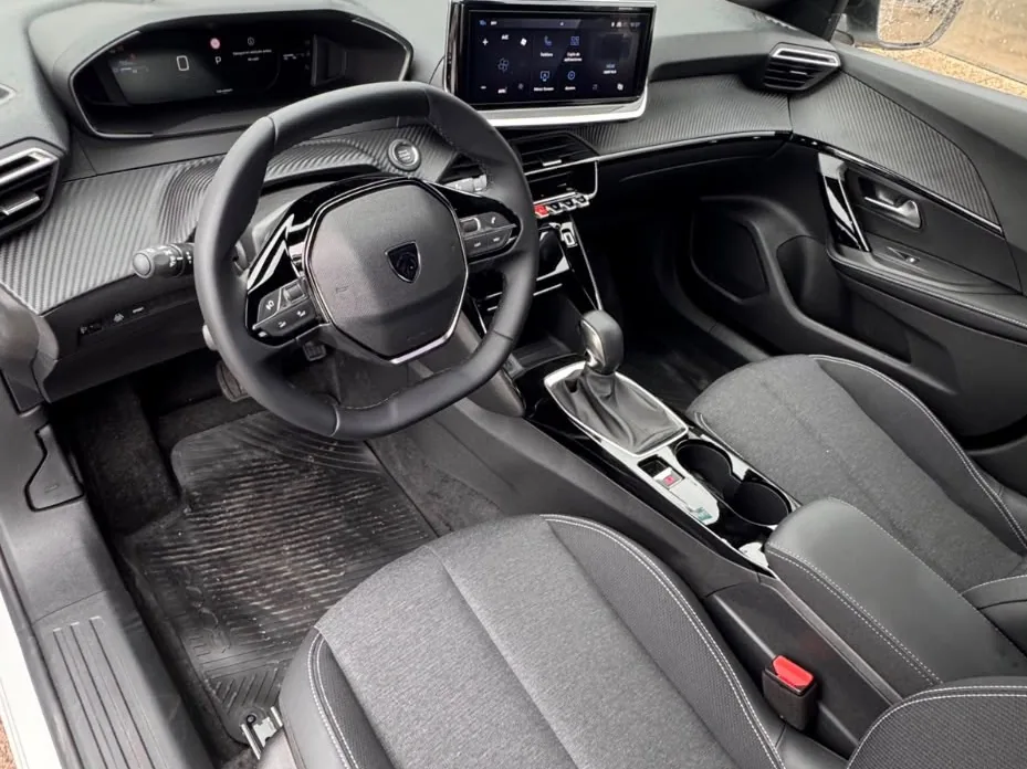 Peugeot 2008 Allure T200 AT 2026