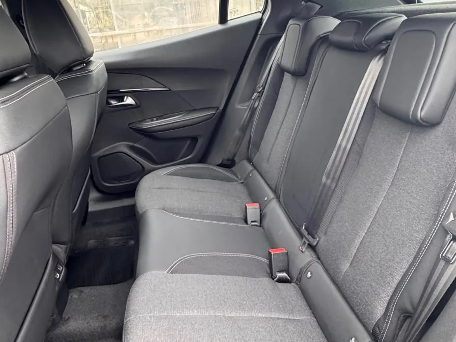 Peugeot 2008 Allure T200 AT 2026